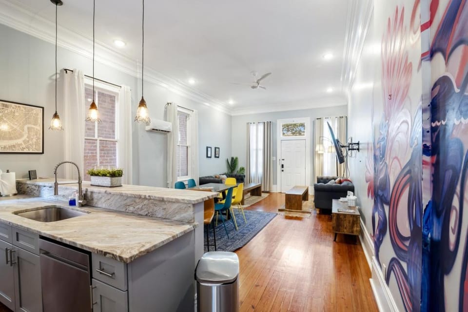 Governors Historic Home 5Bed-5BA Apartment in French Quarter