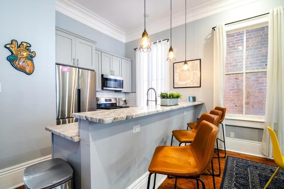 Governors Historic Home 5Bed-5BA Apartment in French Quarter