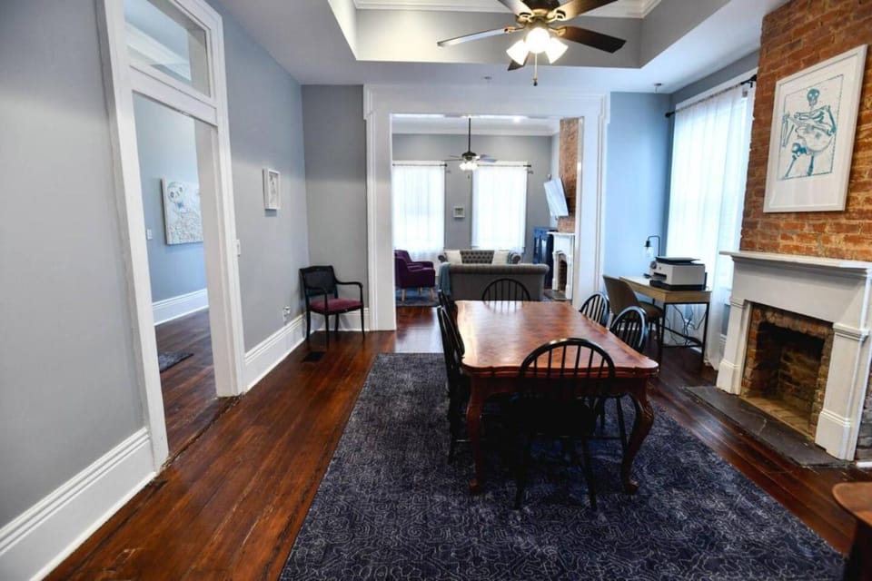 Seating area, Dining area, fireplace