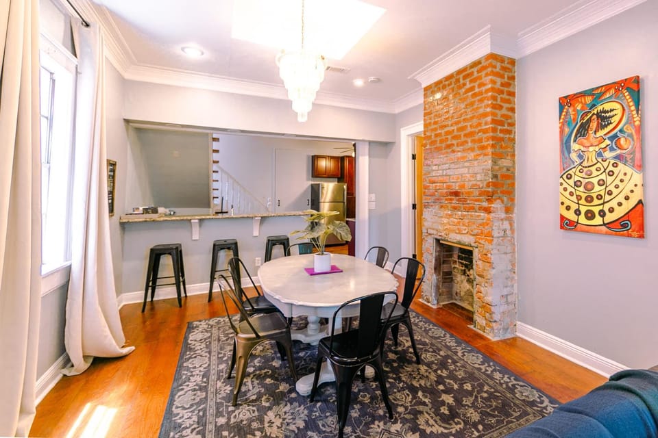 Seating area, Dining area