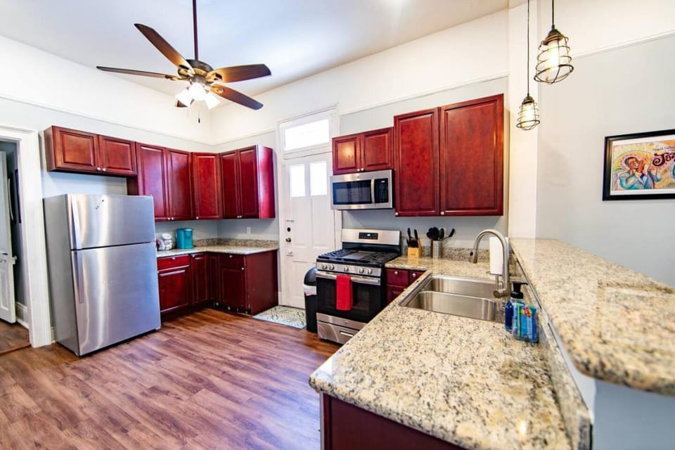 Kitchen or kitchenette, Dining area, dishwasher, oven, stove, toaster