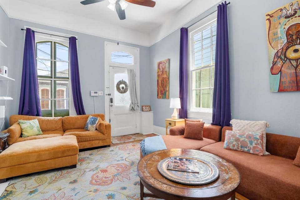 Ursulines Colorful Historic Home near French Qtr Bed and Breakfast in French Quarter
