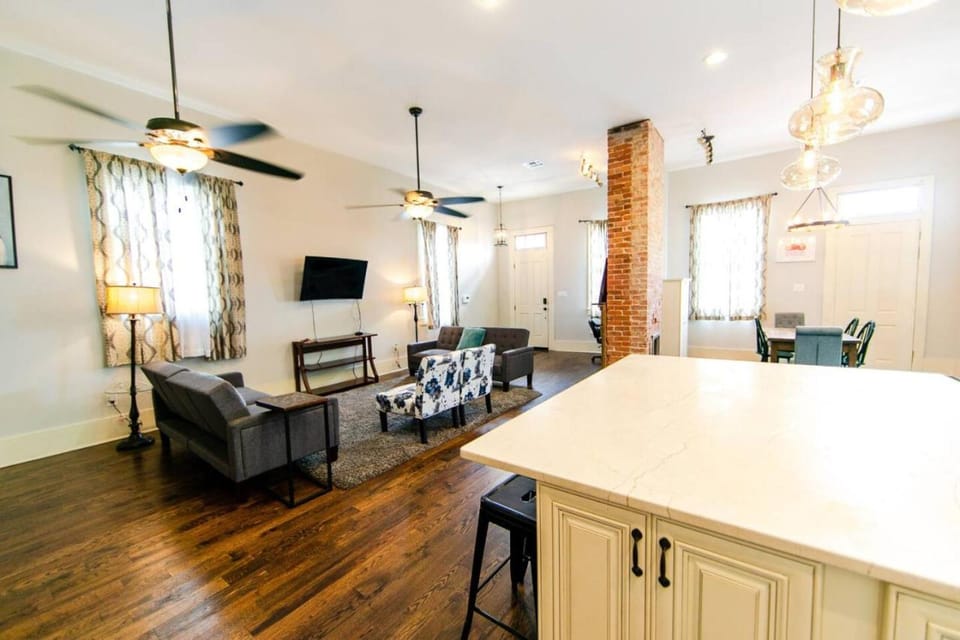 Living room, Seating area, Dining area