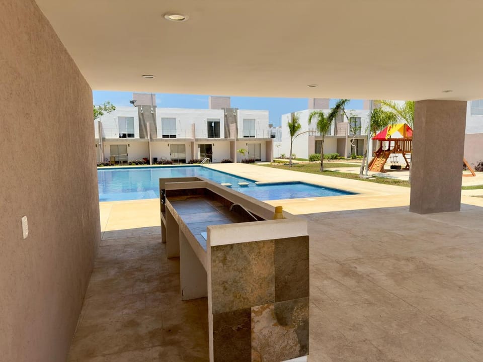 Swimming pool