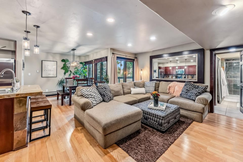 3 Bedroom With Amenities in West Keystone, Short And Easy Free Bus to Mountain Base Apartment in Keystone