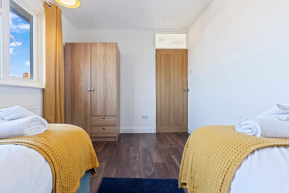 3 bedroom House for Contractors,Workers,Relocation,Insurance,Family, Free Parking,Prebendal AV House in Aylesbury
