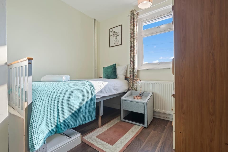 3 bedroom House for Contractors,Workers,Relocation,Insurance,Family, Free Parking,Prebendal AV House in Aylesbury
