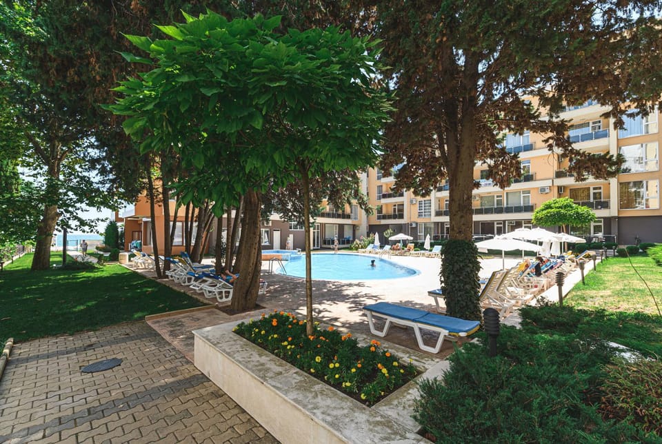 Swimming pool, Swimming pool