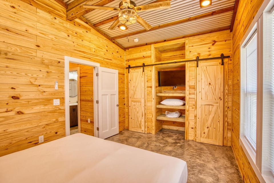 Lagoon Ranch RV Resort House in Lake Livingston