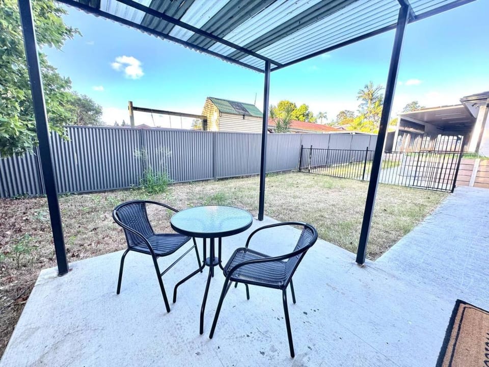 Spacious Belmont Granny Flat Easy Access to CBD & Bayside House in Carindale