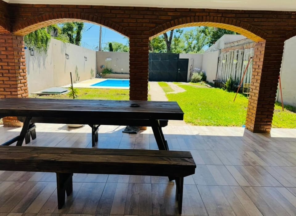 Lo de Elio House in San Nicolás de los Arroyos