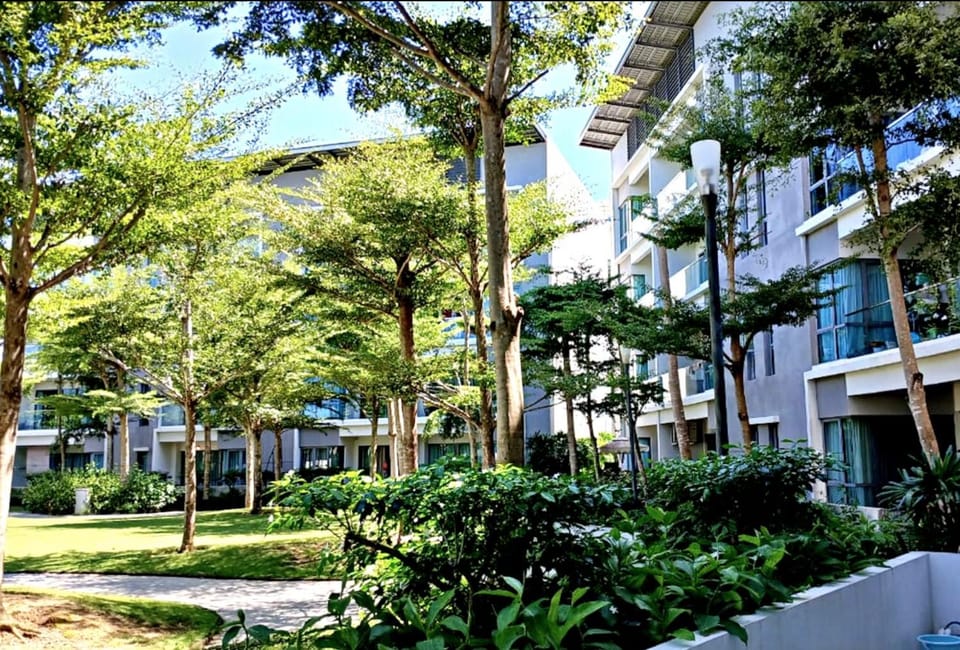 Property building, Day, Garden, Garden, Garden view