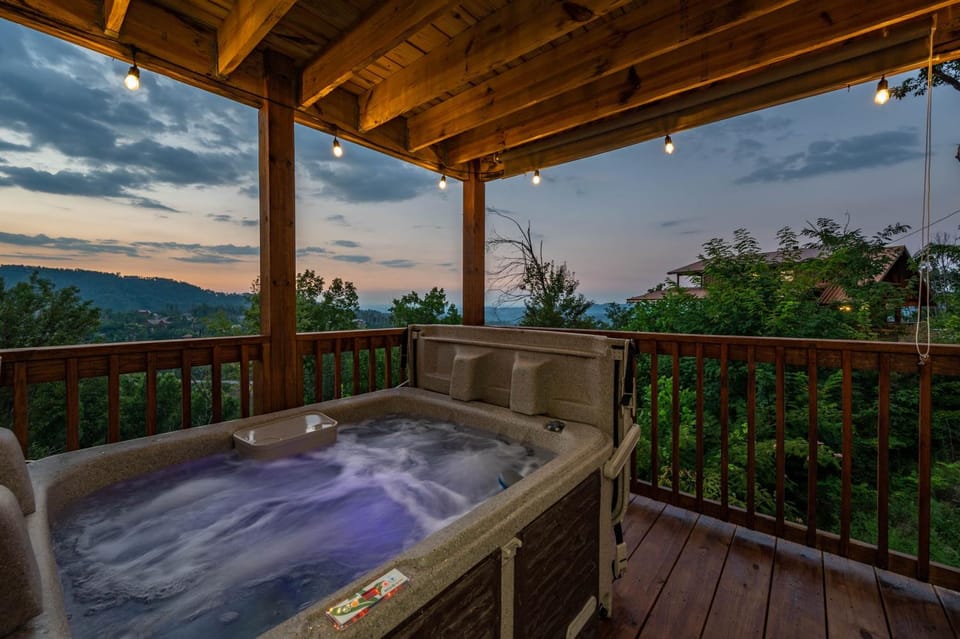 Hot Tub, View (from property/room), Mountain view