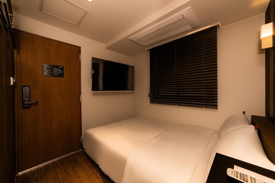 Bed, TV and multimedia, Bedroom, air conditioner