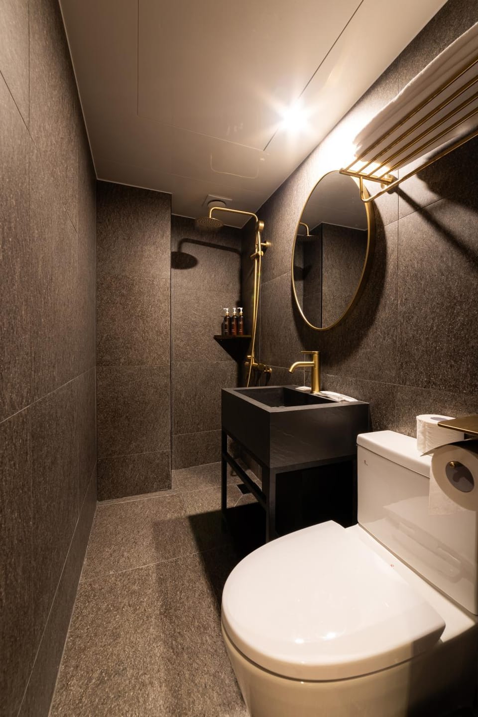 Toilet, Bathroom, Decorative detail, towels