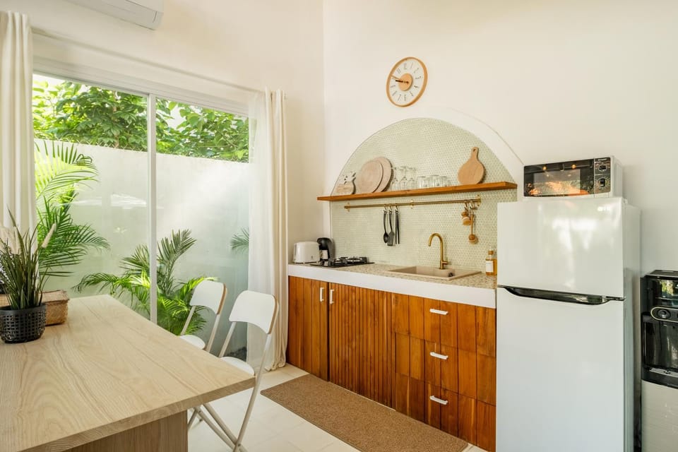 Coffee/tea facilities, Kitchen or kitchenette, microwave, toaster