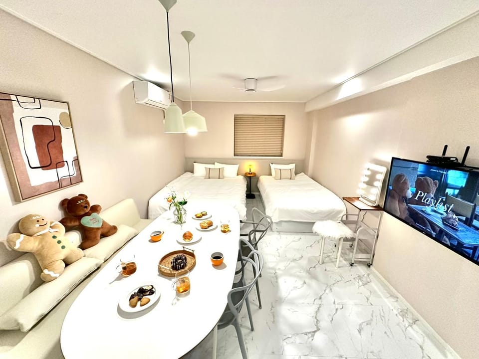 Bed, TV and multimedia, Seating area, Dining area, hair dryier, air conditioner