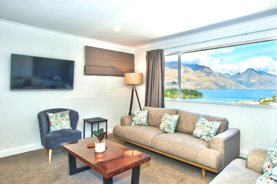 Natural landscape, Living room, Seating area, Evening entertainment, Lake view, Mountain view