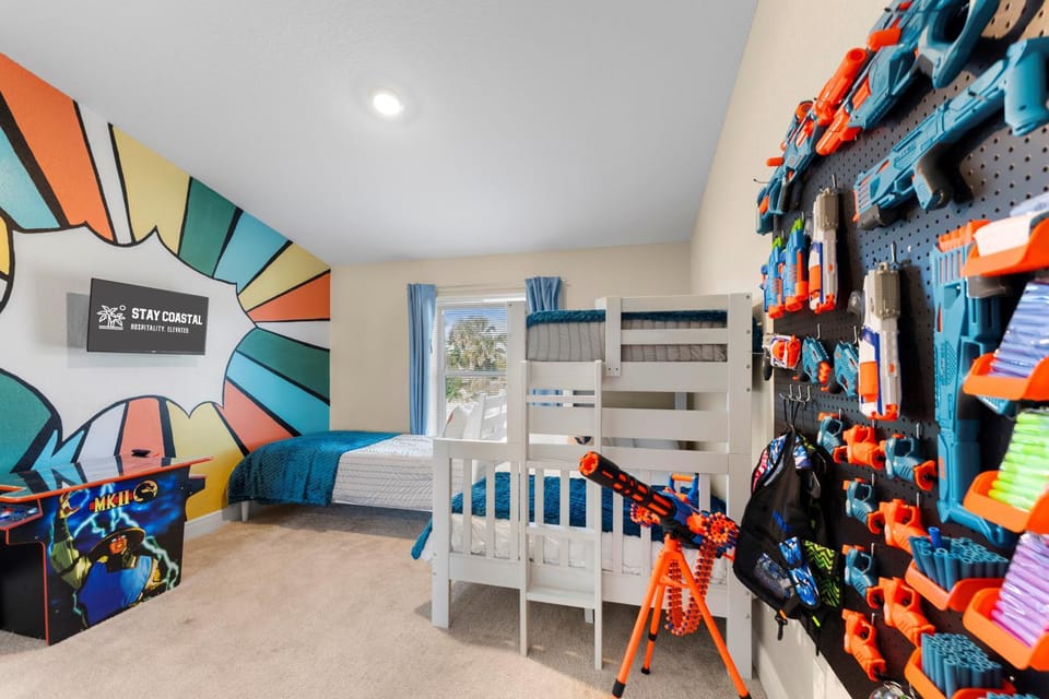 7 beds Nerf Wall Arcade 4 min Walk 2 Beach! House in South Daytona