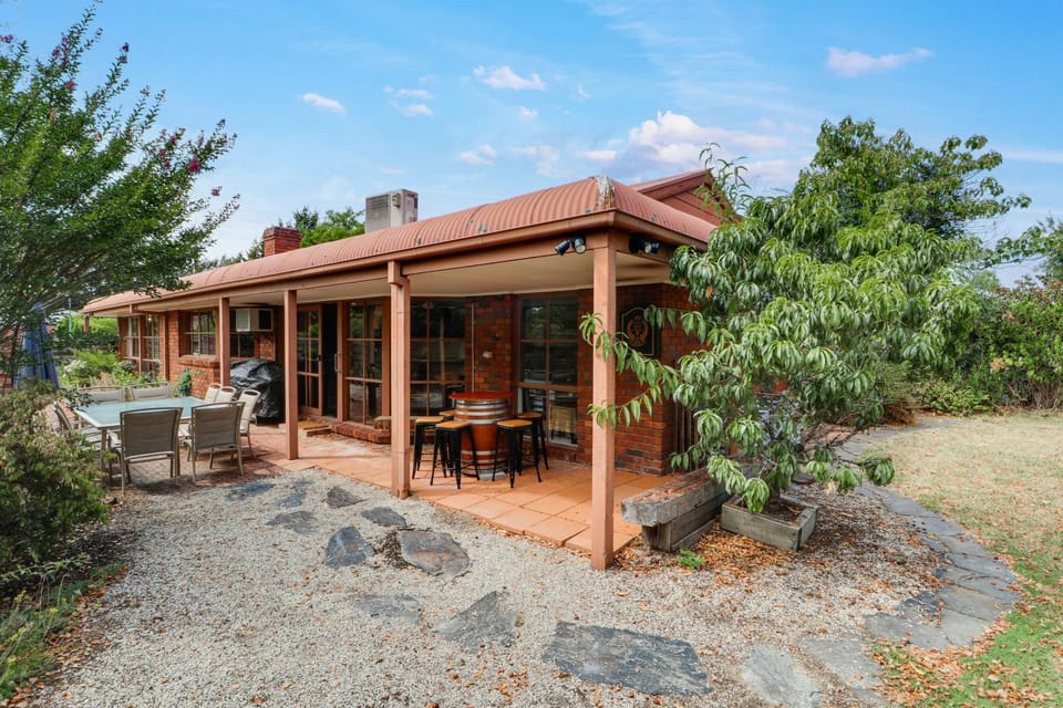 BBQ facilities, Darts, Seating area