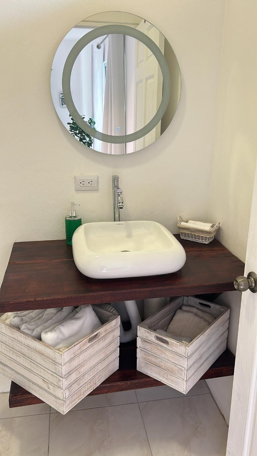 Bathroom, towels