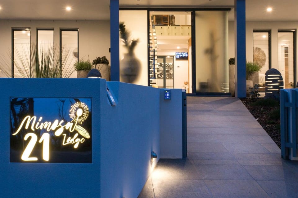 4 BDR - 4PM Checkout - 250m to Beach - Outdoor spa House in Vincentia