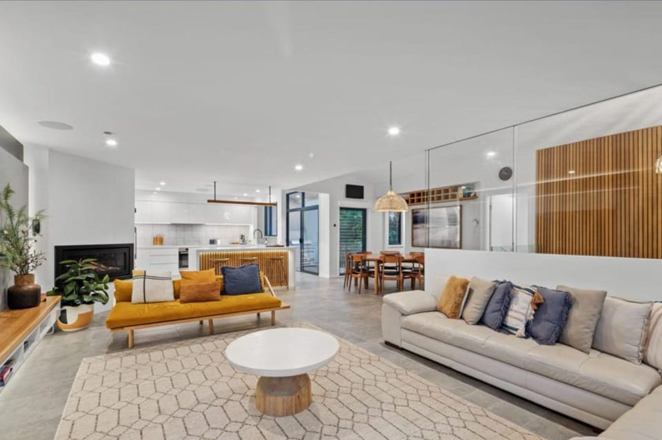 4 BDR - 4PM Checkout - 250m to Beach - Outdoor spa House in Vincentia