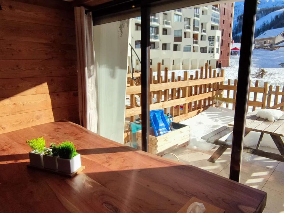 Studio chaleureux aux pieds des pistes avec terrasse - FR-1-292-225 Apartment in Isola