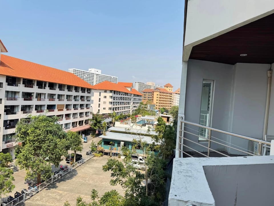 Jomtien Plaza Building A Apartment in Pattaya City