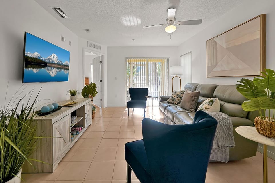 2728 CLUB CORTILE CIRCLE UNIT A 3BED House in Kissimmee