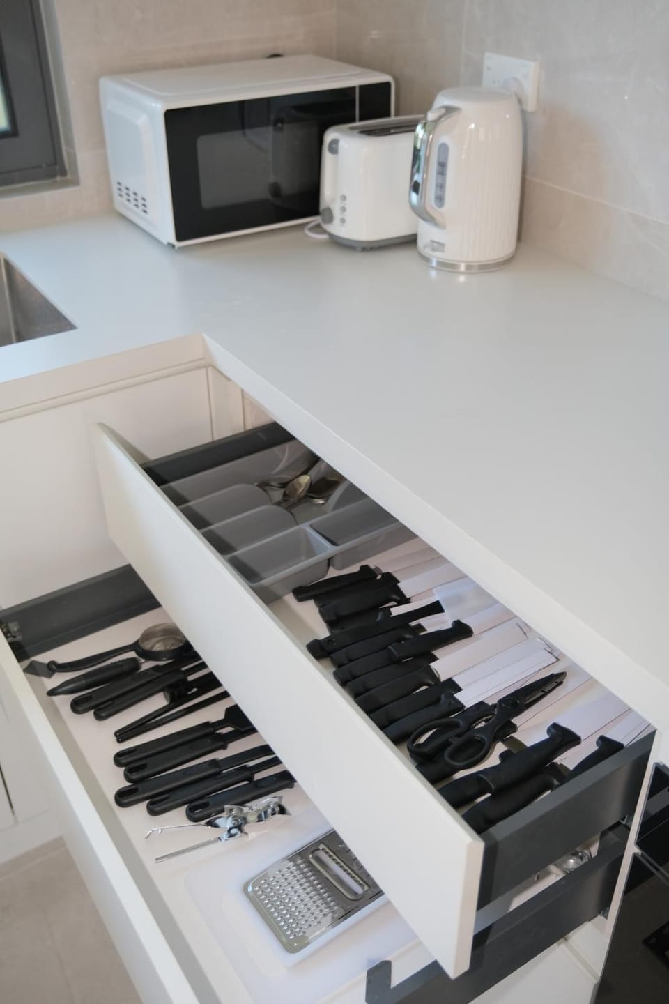 A2 Airport 2BR Haven - Garden & Parking House in Perth