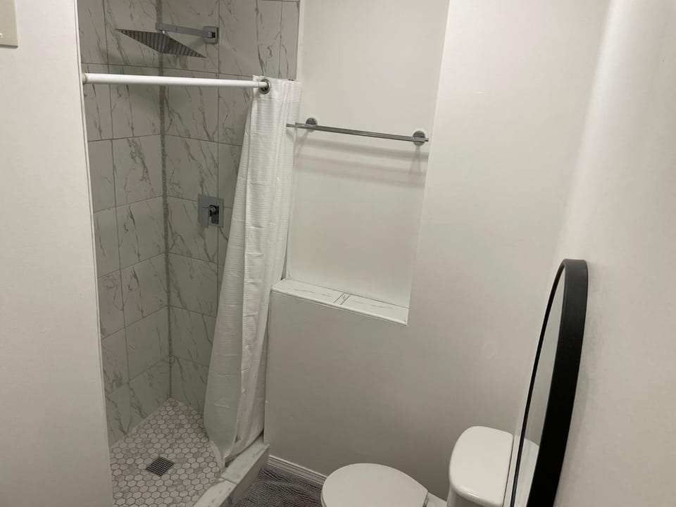 Shower, Toilet, Bathroom, towels