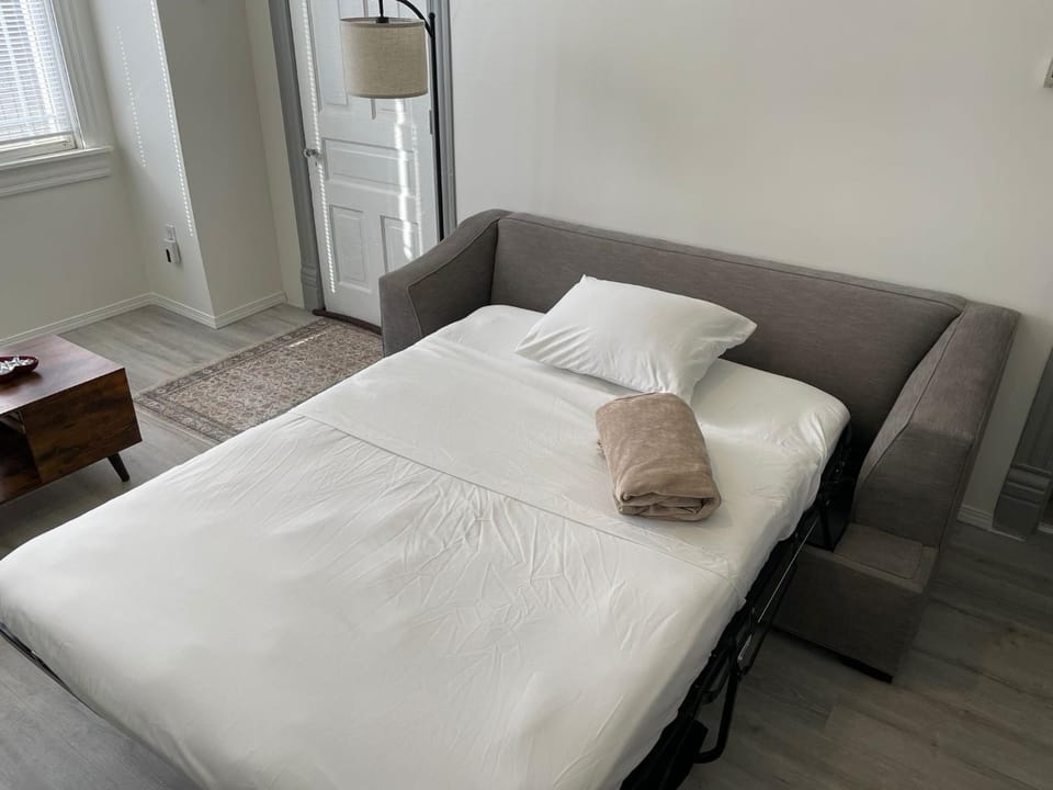 Bed, Living room