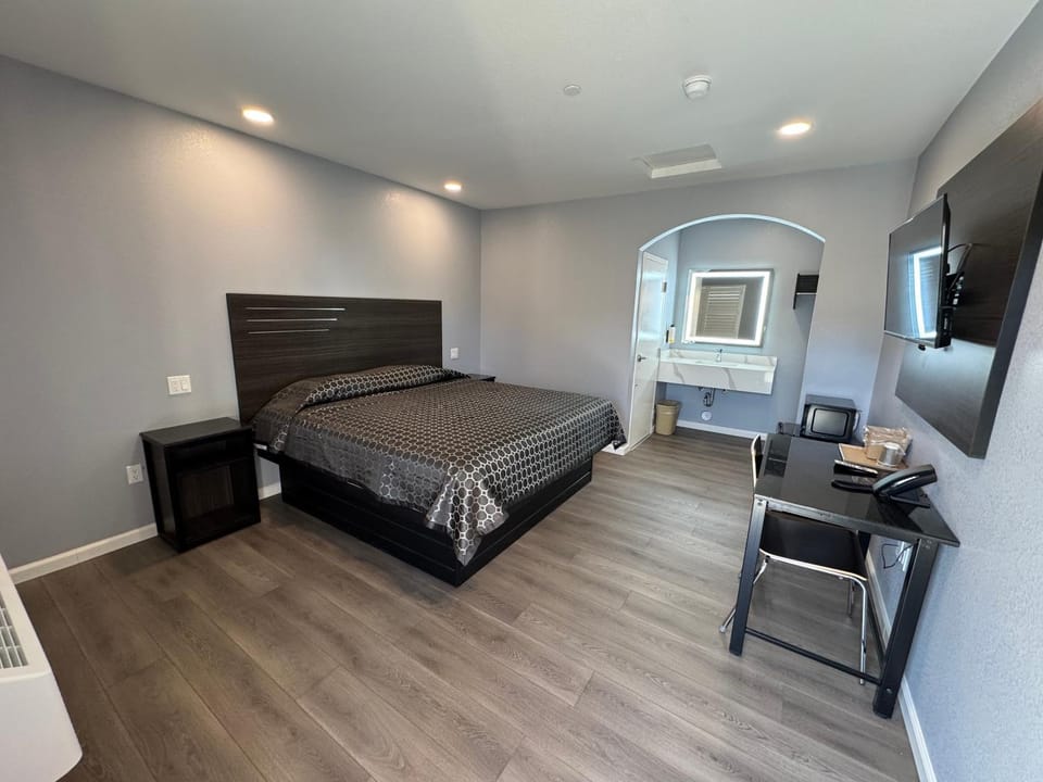 Bed, Photo of the whole room, Bedroom