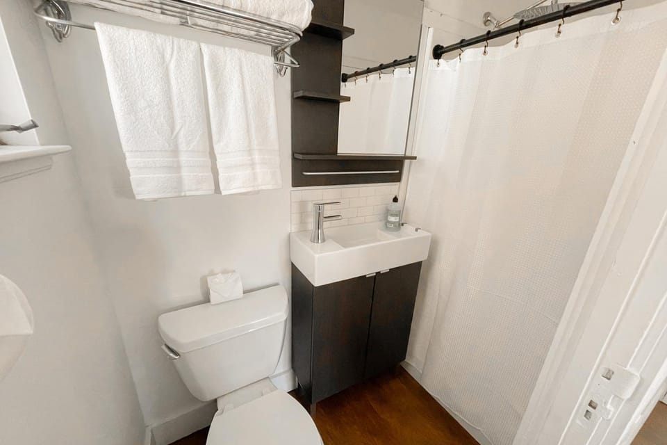 Shower, Toilet, Bathroom, towels