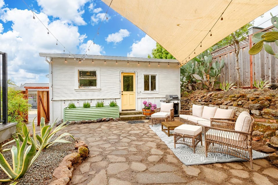 Property building, Spring, Day, Garden, Seating area, Garden view