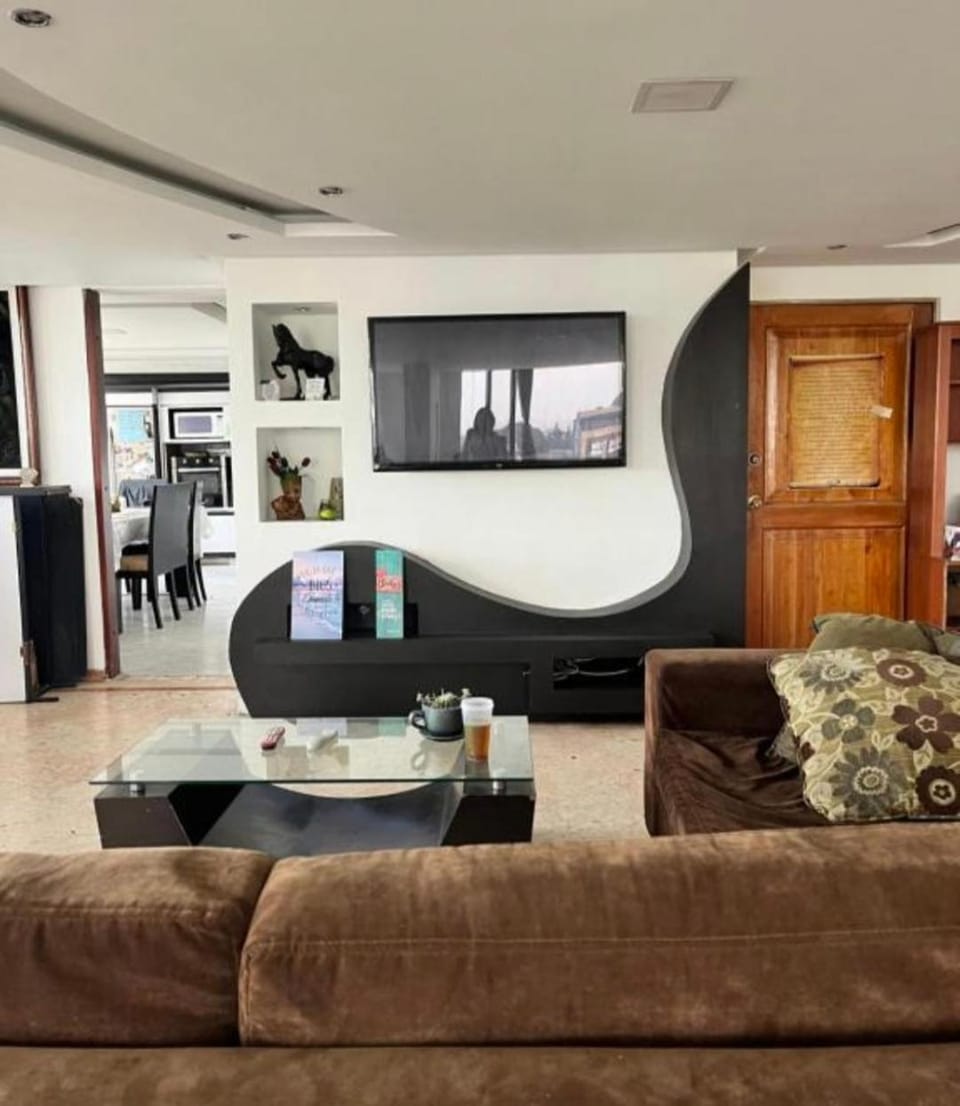 Habitacion cerca al aeropuerto Vacation rental in Bogota