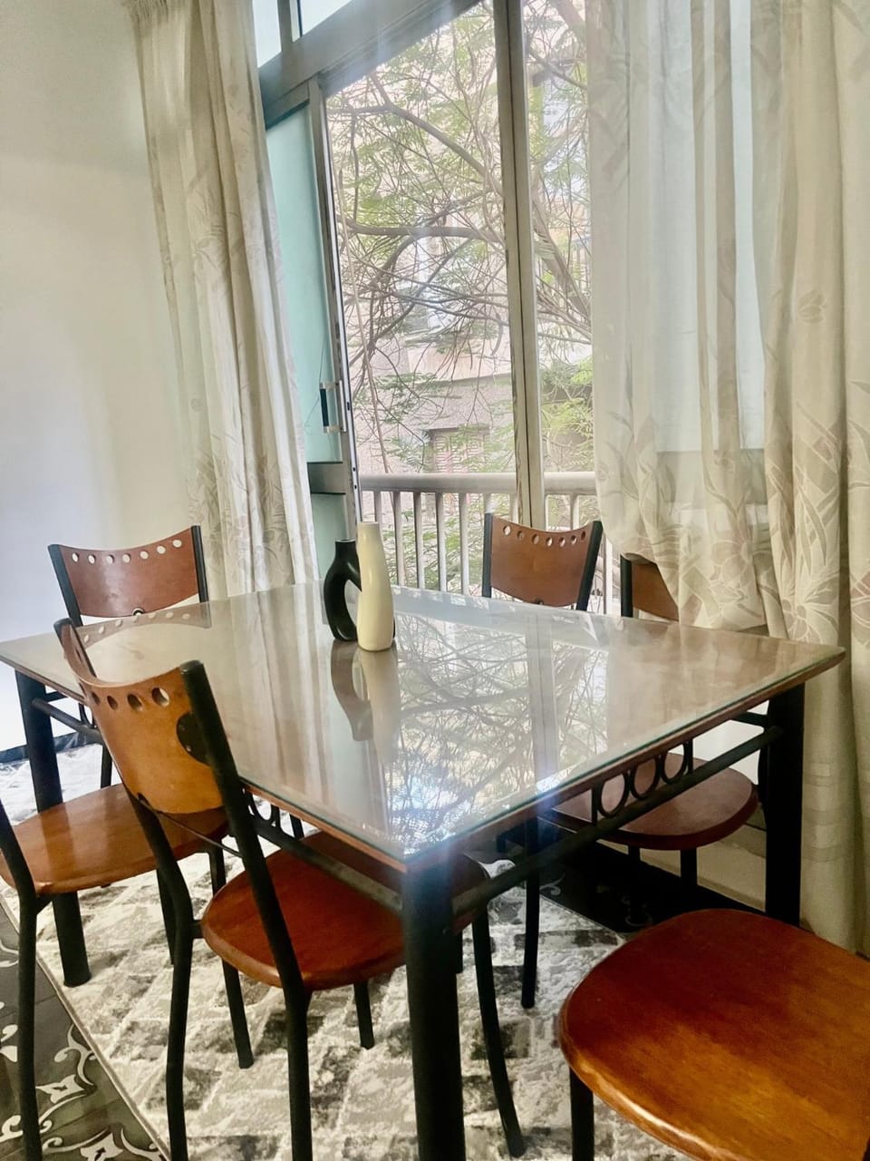 Dining area, Dinner, air conditioner