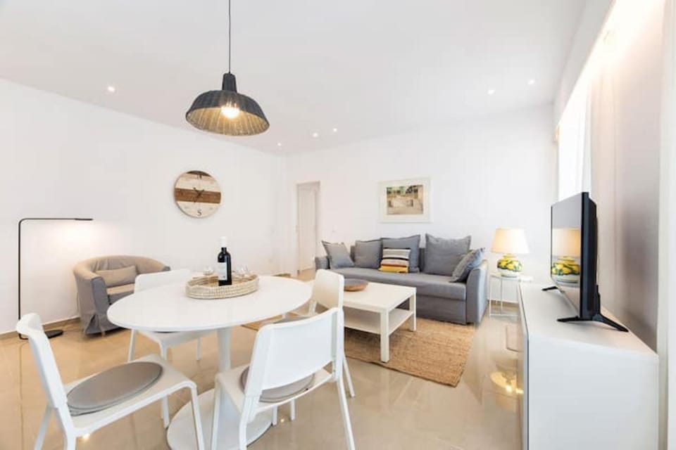 TV and multimedia, Living room, Dining area
