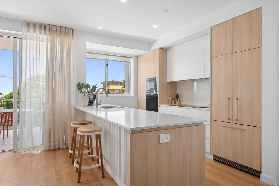 Kitchen or kitchenette, oven