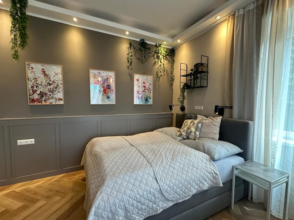 Bed, Photo of the whole room