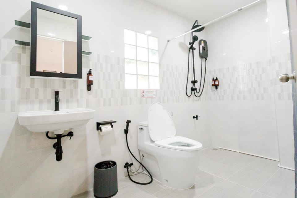 Shower, Toilet, Bathroom