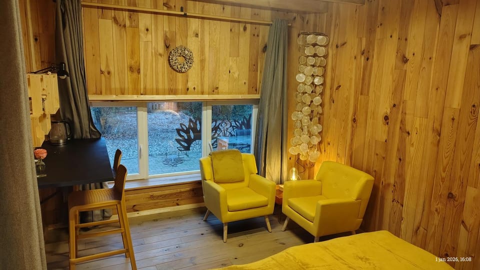 Seating area, Dining area