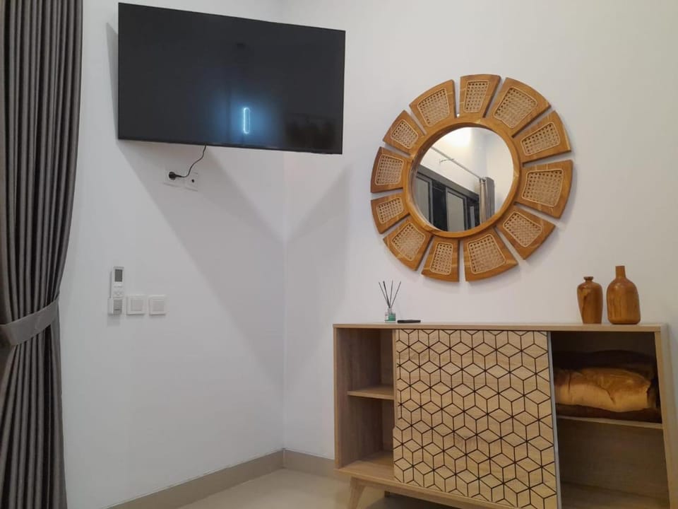 TV and multimedia, wardrobe, air conditioner