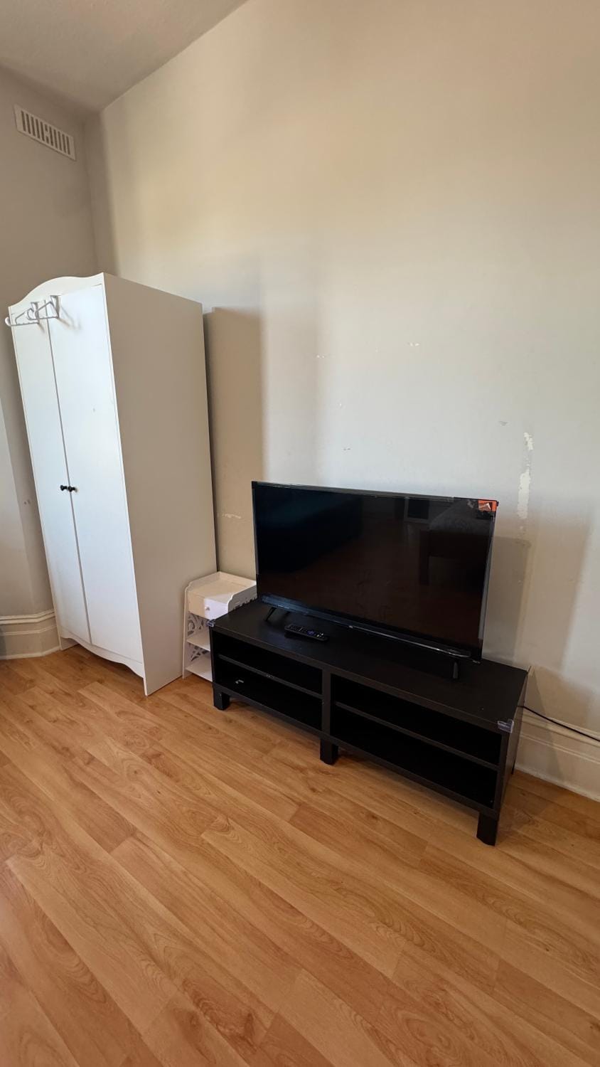 2 Cozy large room near Notting hill & Bayswater & Paddington Station Vacation rental in London