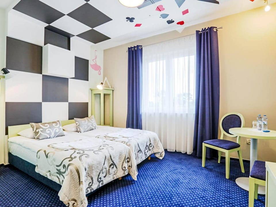 Bed, View (from property/room), Decorative detail, Seating area, Bedroom, Drinks