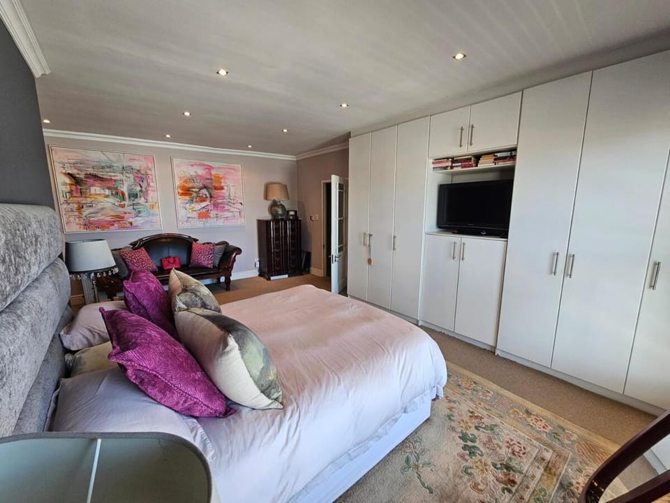 Fabulous three bed in the heart of Greenpoint Villa in Cape Town