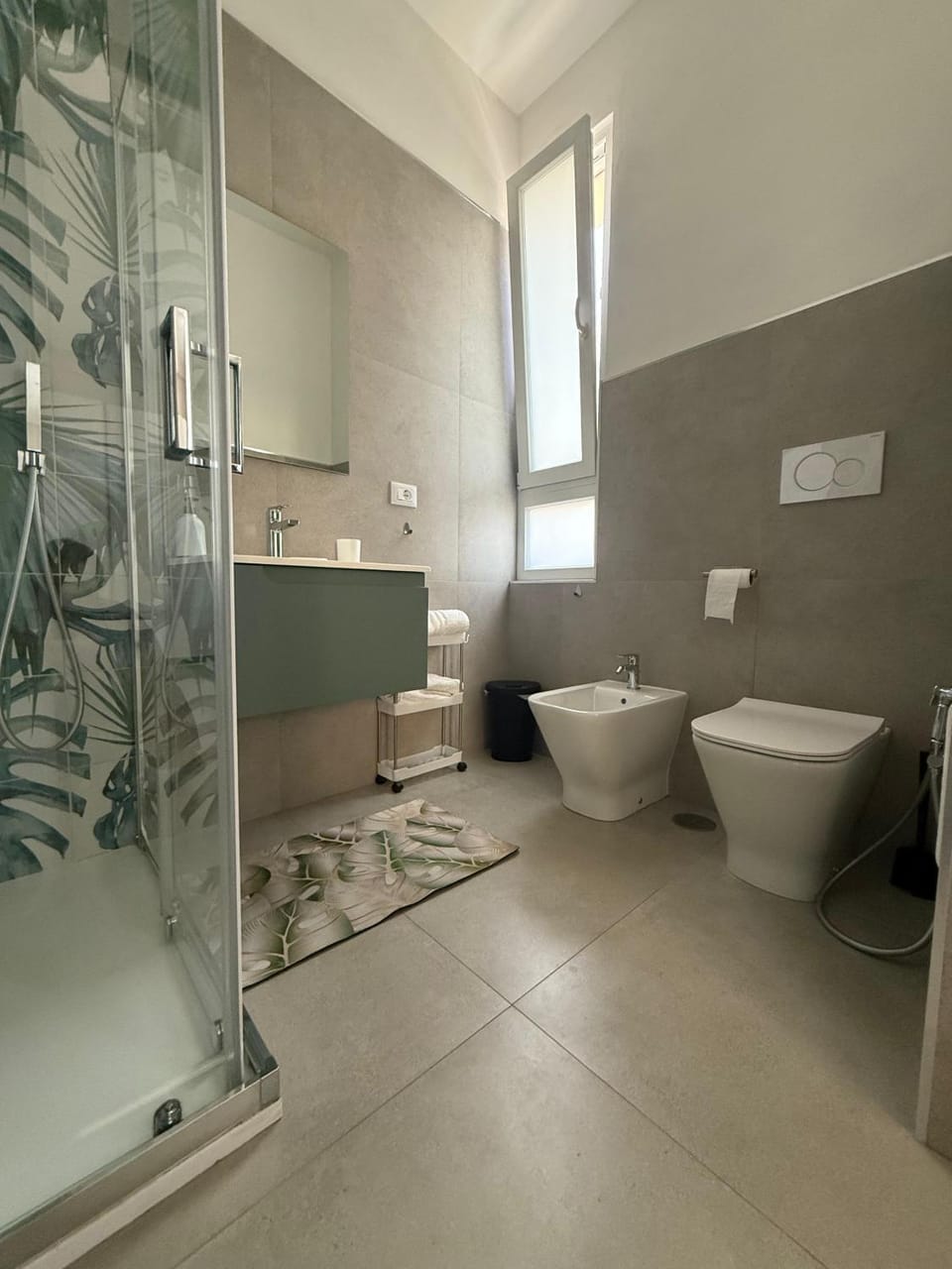 Shower, Toilet, Bathroom, bidet, towels