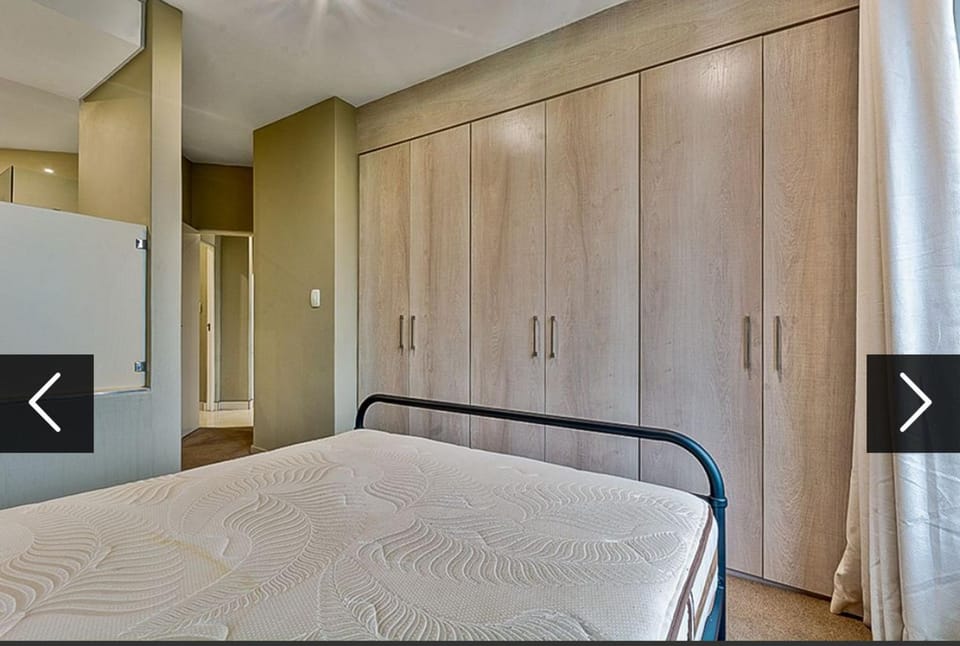 Bed, Decorative detail, Bedroom, wardrobe