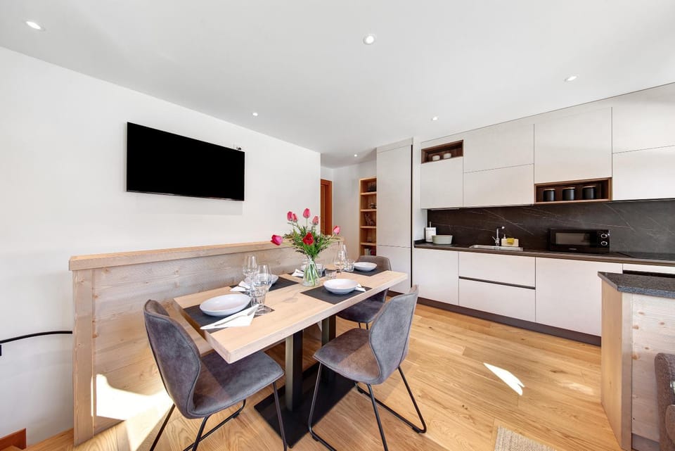 Property building, Kitchen or kitchenette, Living room